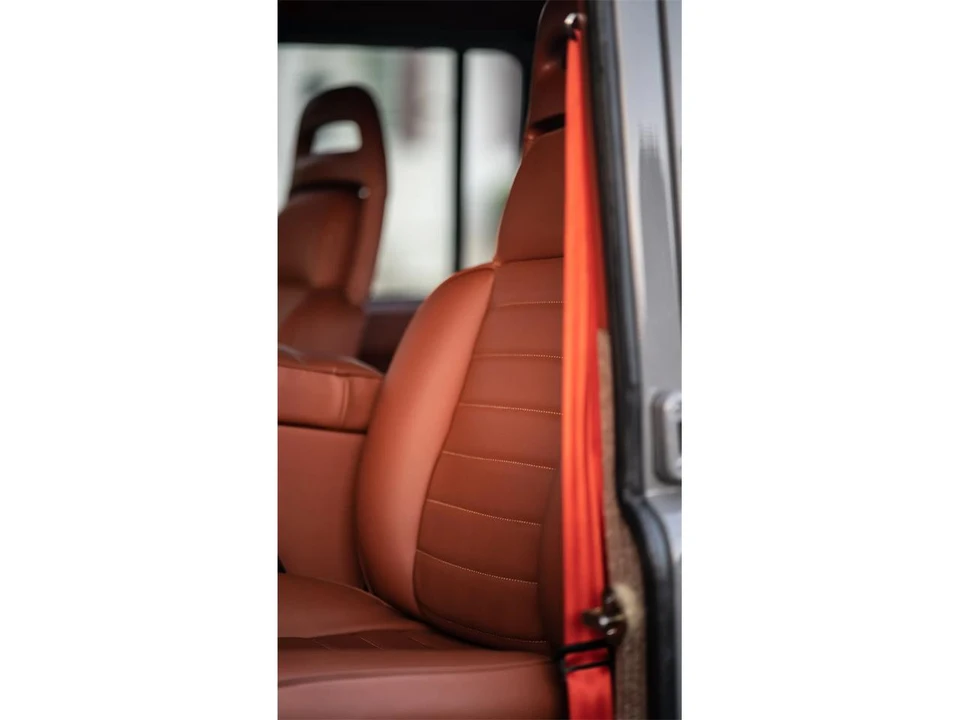 1997 Land Rover Defender 110 - Image 8 of 21