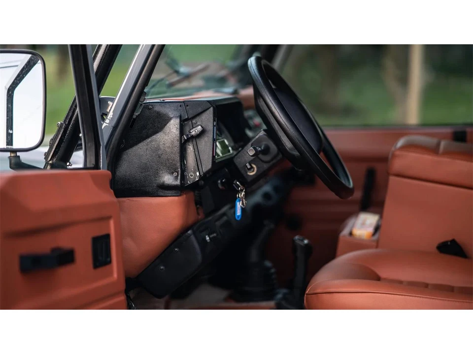 1997 Land Rover Defender 110 - Image 9 of 21