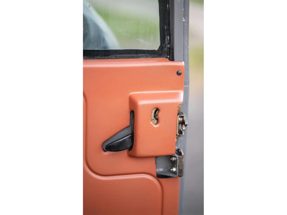 1997 Land Rover Defender 110 - Image 16 of 21