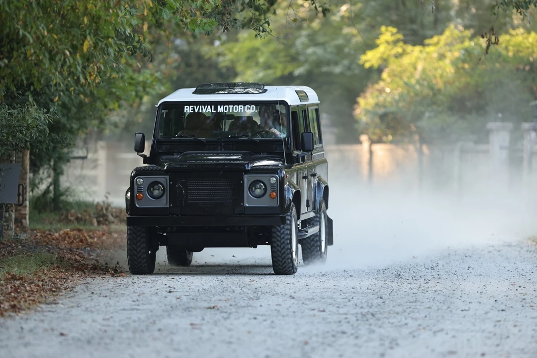 1997 Land Rover Defender 110 - Image 8 of 31