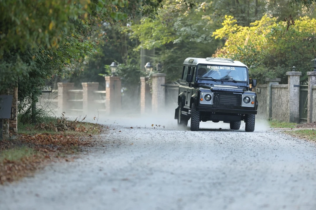 1997 Land Rover Defender 110 - Image 6 of 31