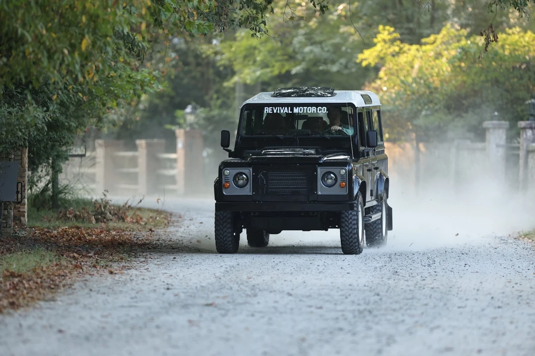 1997 Land Rover Defender 110 - Image 5 of 31