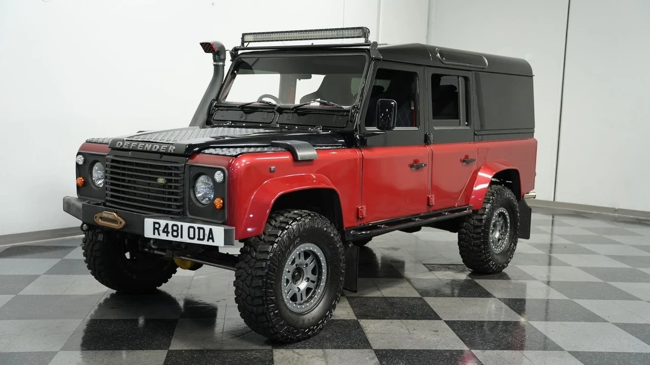 1997 Land Rover Defender 110 - Image 6 of 12