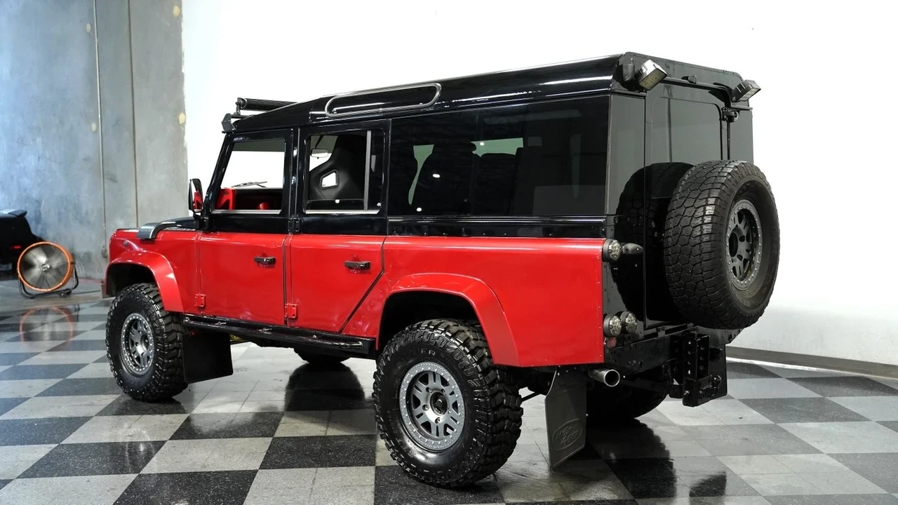 1997 Land Rover Defender 110 - Image 8 of 12