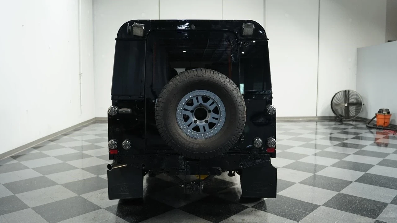 1997 Land Rover Defender 110 - Image 10 of 12