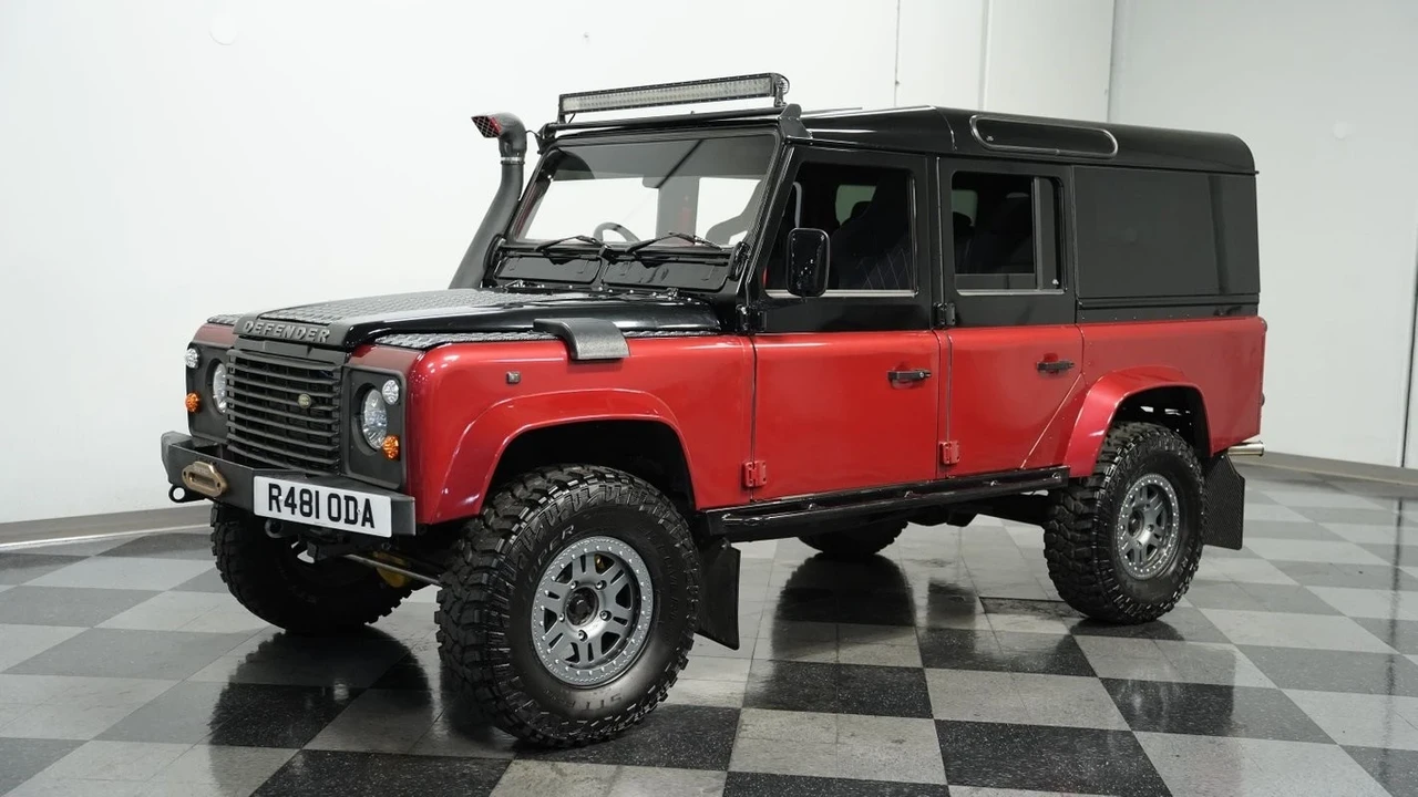 1997 Land Rover Defender 110 - Image 7 of 12