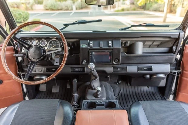 1997 Land Rover Defender 110 - Image 5 of 8