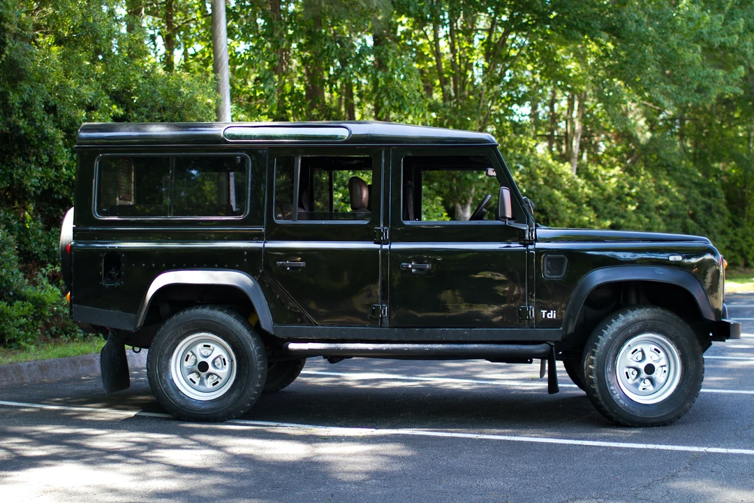 1997 Land Rover Defender 110 - Image 8 of 31