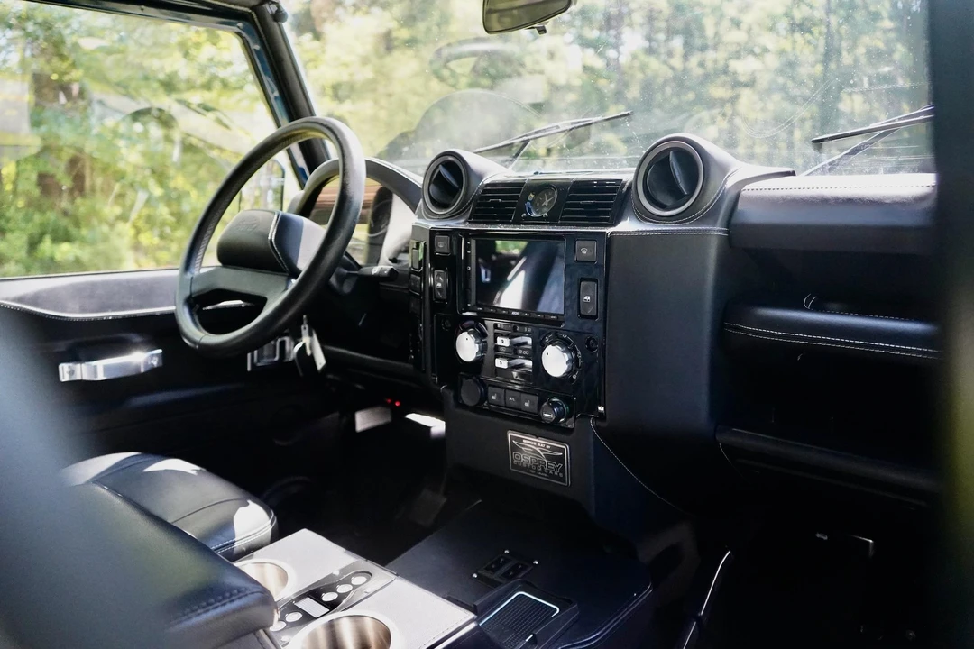 1997 Land Rover Defender 110 - Image 6 of 21