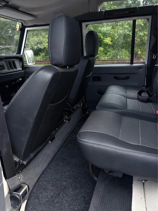 1997 Land Rover Defender 110 - Image 8 of 13