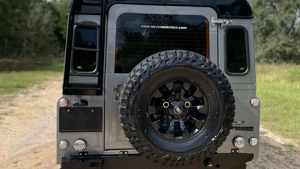 1997 Land Rover Defender 110 - Image 18 of 20
