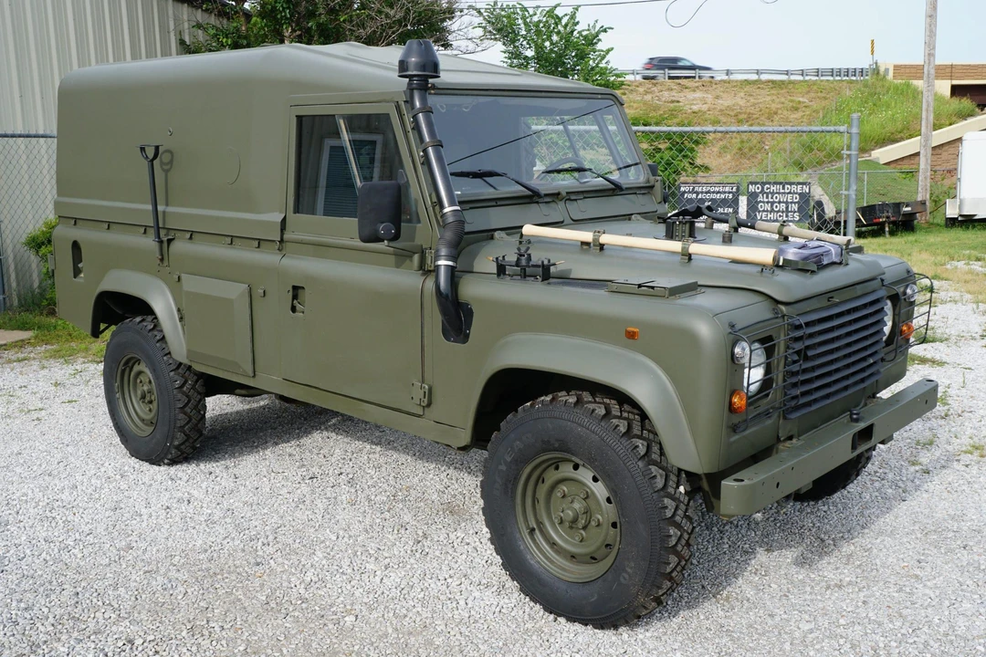 1997 Land Rover Defender 110 - Image 2 of 5