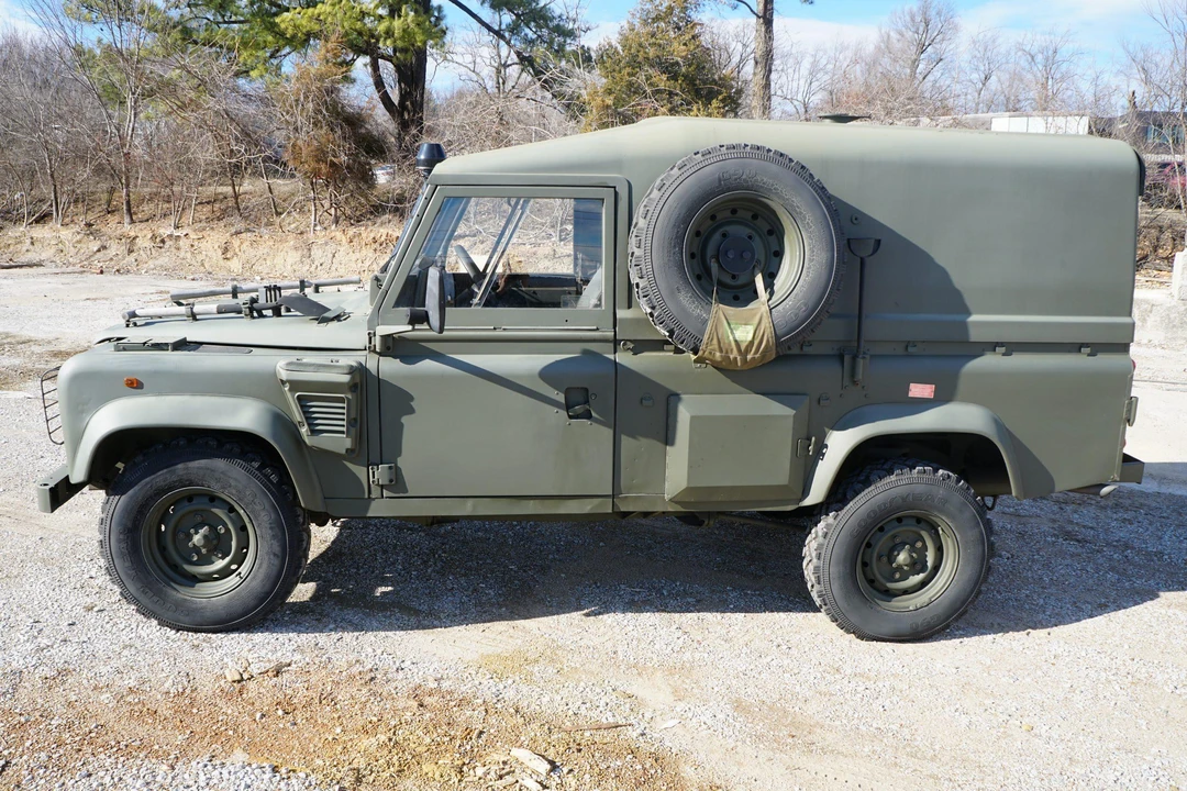 1997 Land Rover Defender 110 - Image 3 of 5