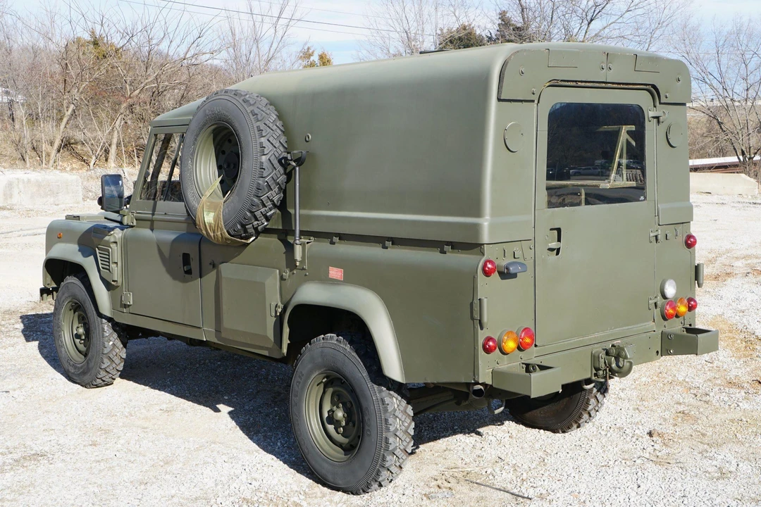 1997 Land Rover Defender 110 - Image 4 of 5