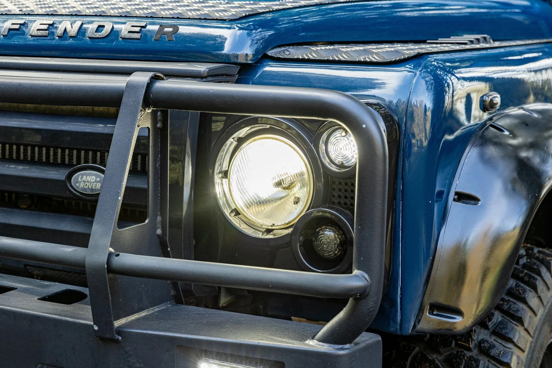 1997 Land Rover Defender 110 - Image 13 of 30