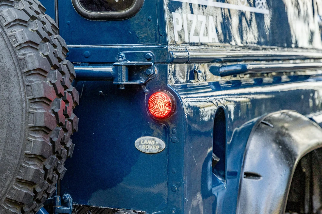 1997 Land Rover Defender 110 - Image 21 of 30