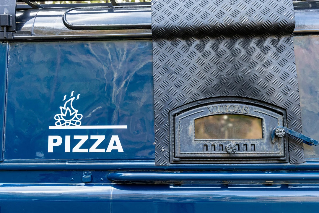 1997 Land Rover Defender 110 - Image 17 of 30
