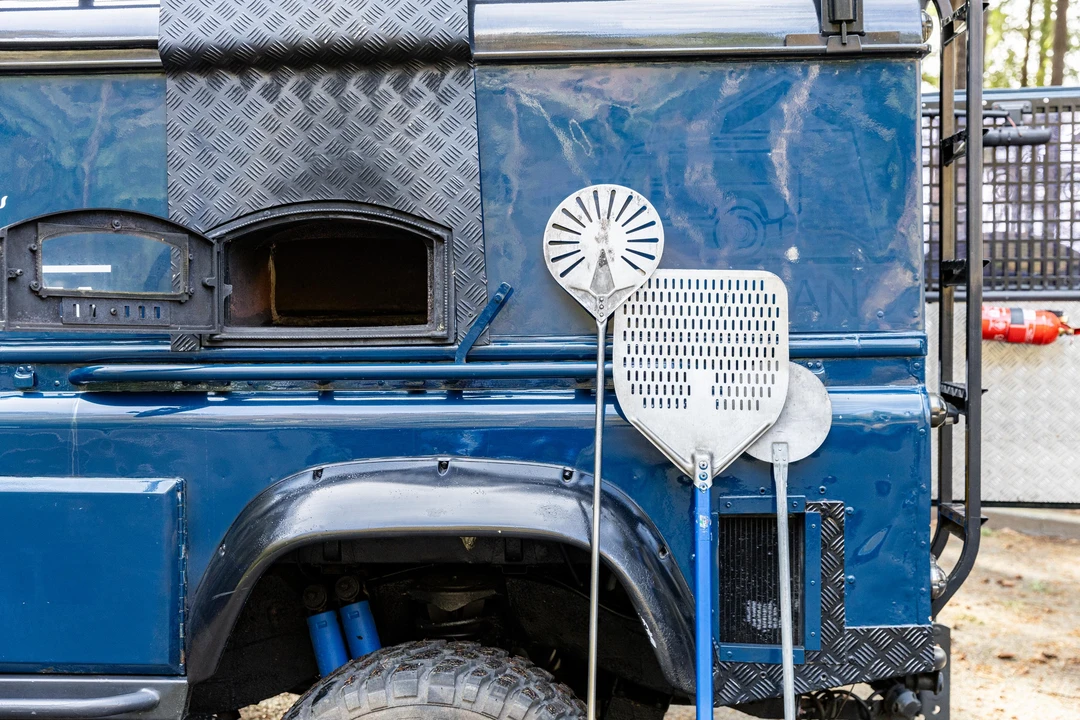 1997 Land Rover Defender 110 - Image 5 of 30