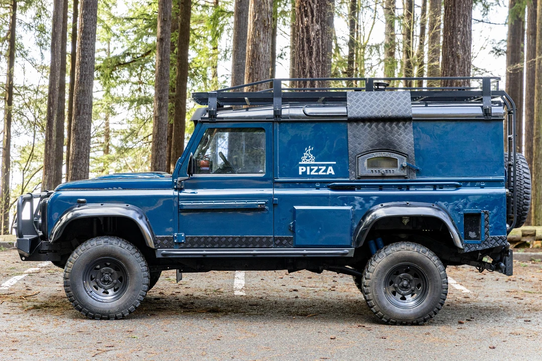 1997 Land Rover Defender 110 - Image 6 of 30