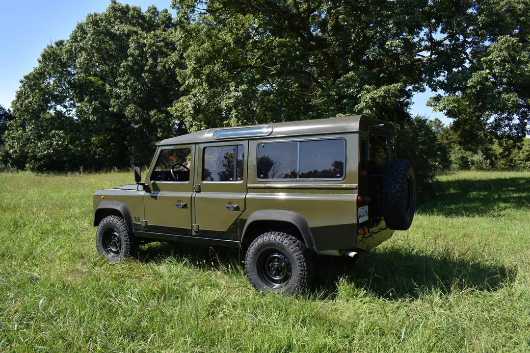 1997 Land Rover Defender 110 - Image 14 of 31