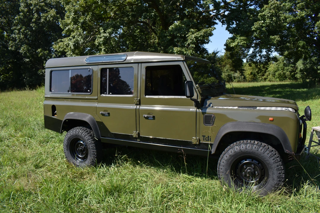 1997 Land Rover Defender 110 - Image 17 of 31