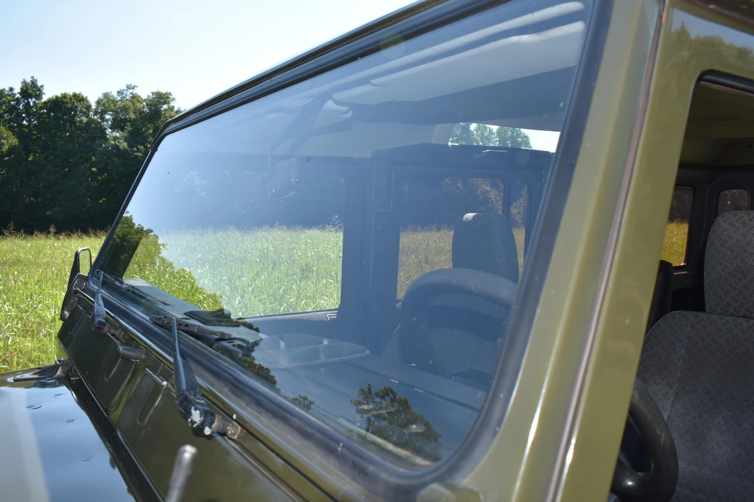 1997 Land Rover Defender 110 - Image 29 of 31