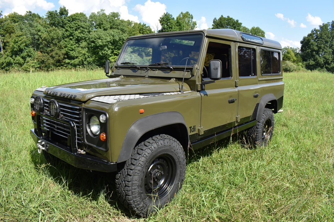 1997 Land Rover Defender 110 - Image 8 of 31
