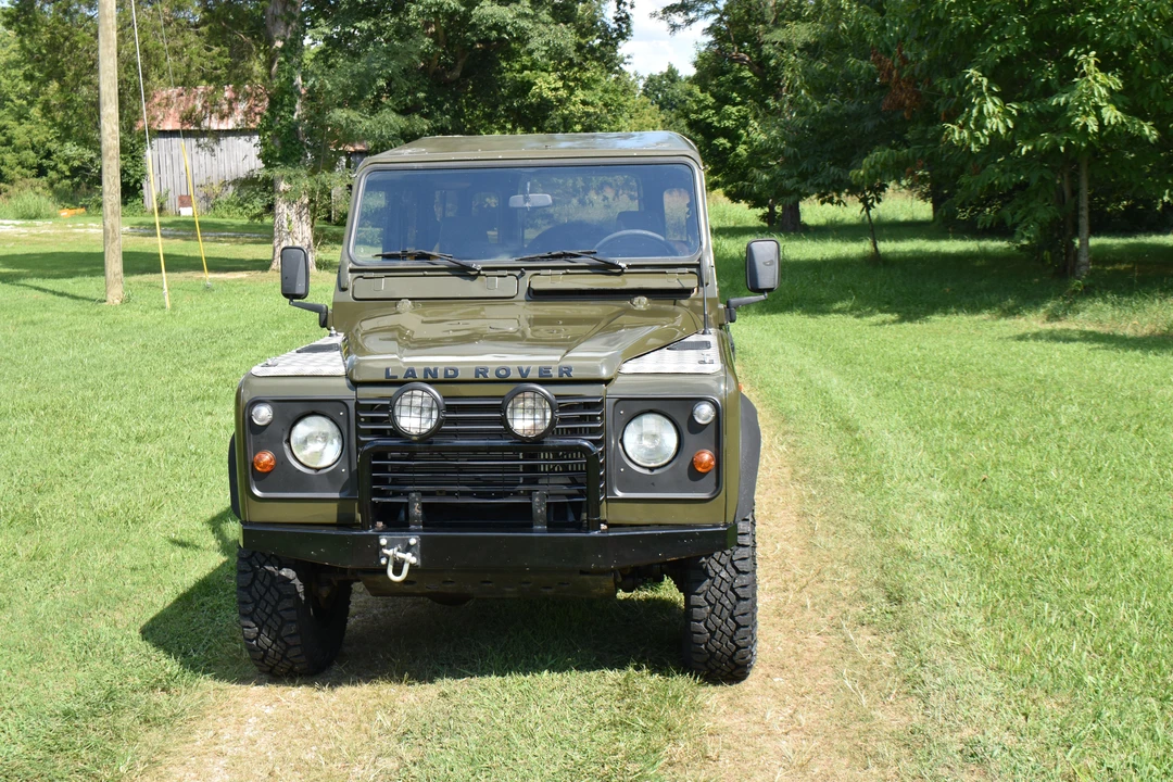 1997 Land Rover Defender 110 - Image 6 of 31