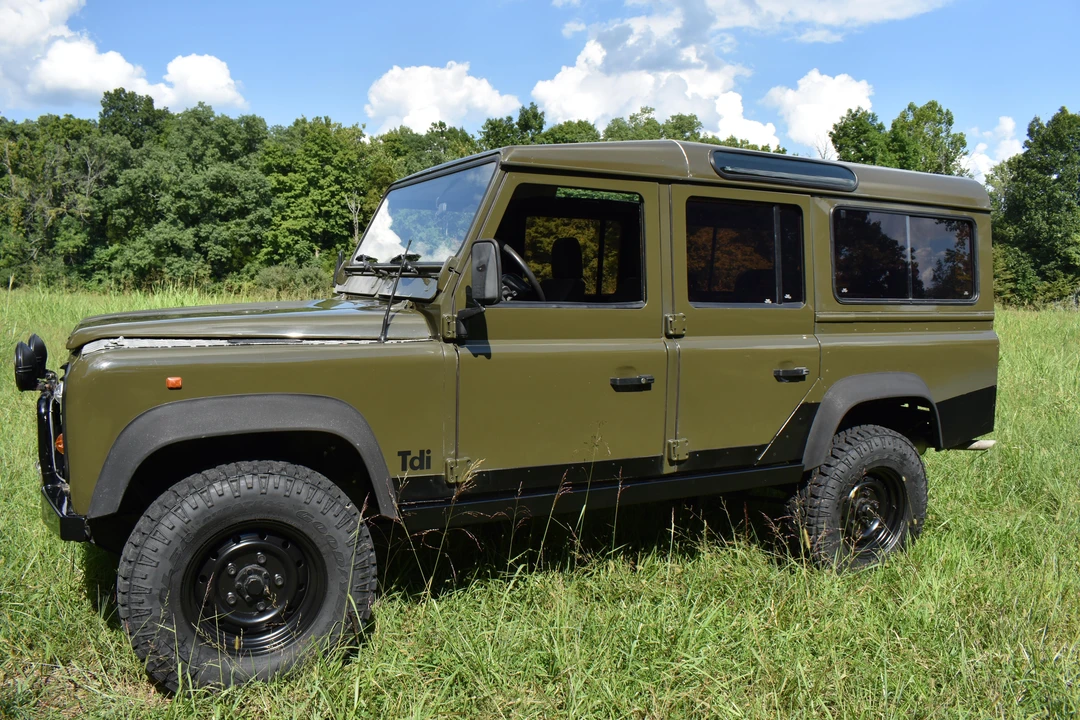 1997 Land Rover Defender 110 - Image 11 of 31