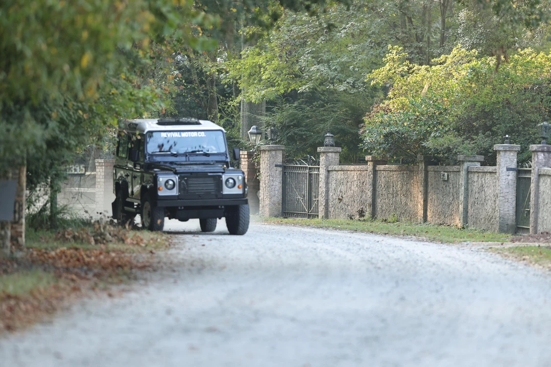 1997 Land Rover Defender 110 - Image 8 of 31
