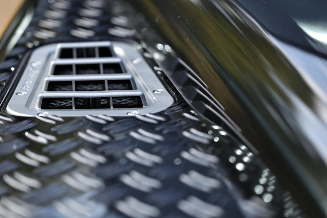 1997 Land Rover Defender 110 - Image 28 of 31