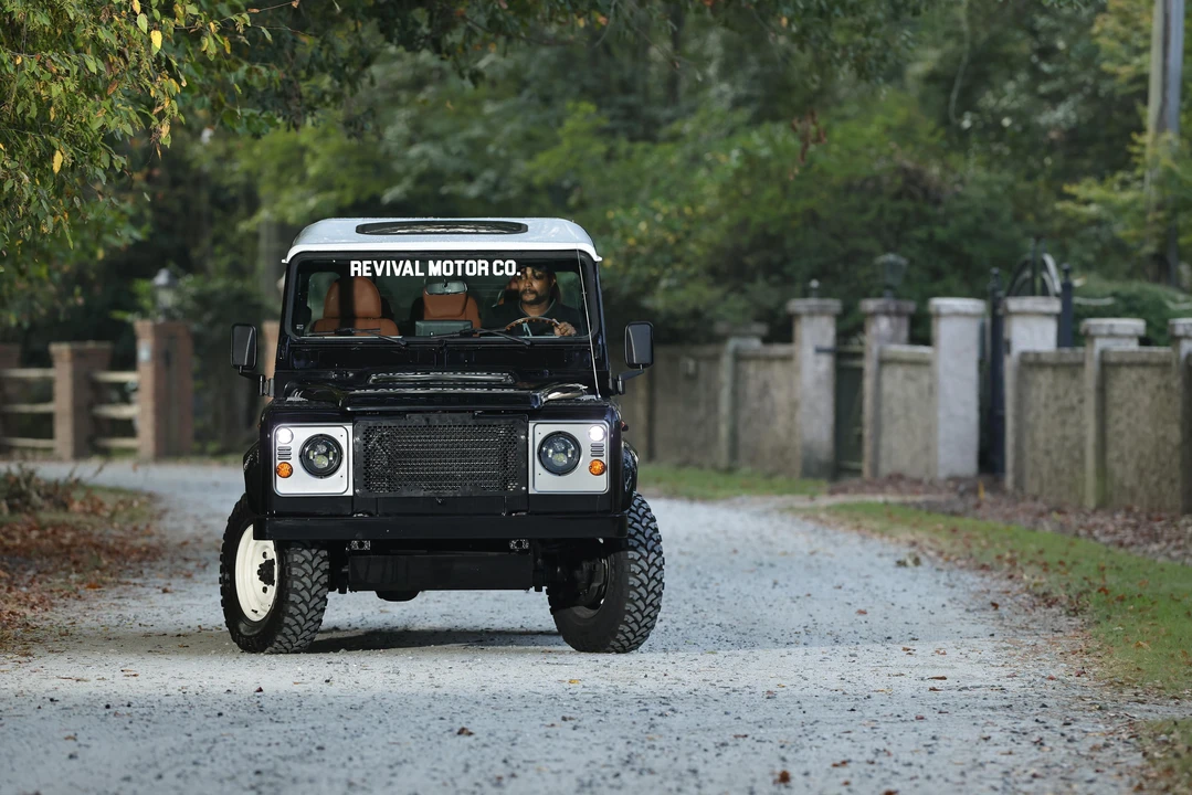 1997 Land Rover Defender 110 - Image 11 of 31