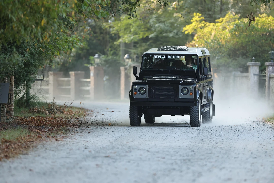 1997 Land Rover Defender 110 - Image 10 of 31
