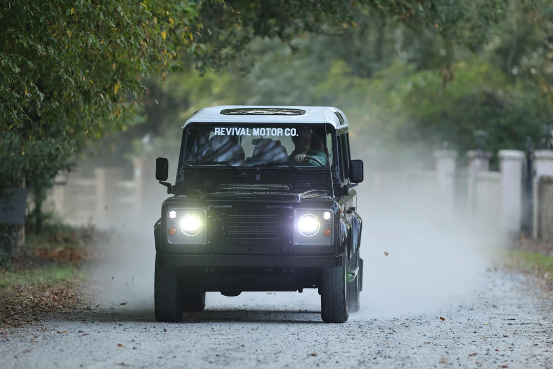 1997 Land Rover Defender 110 - Image 7 of 31