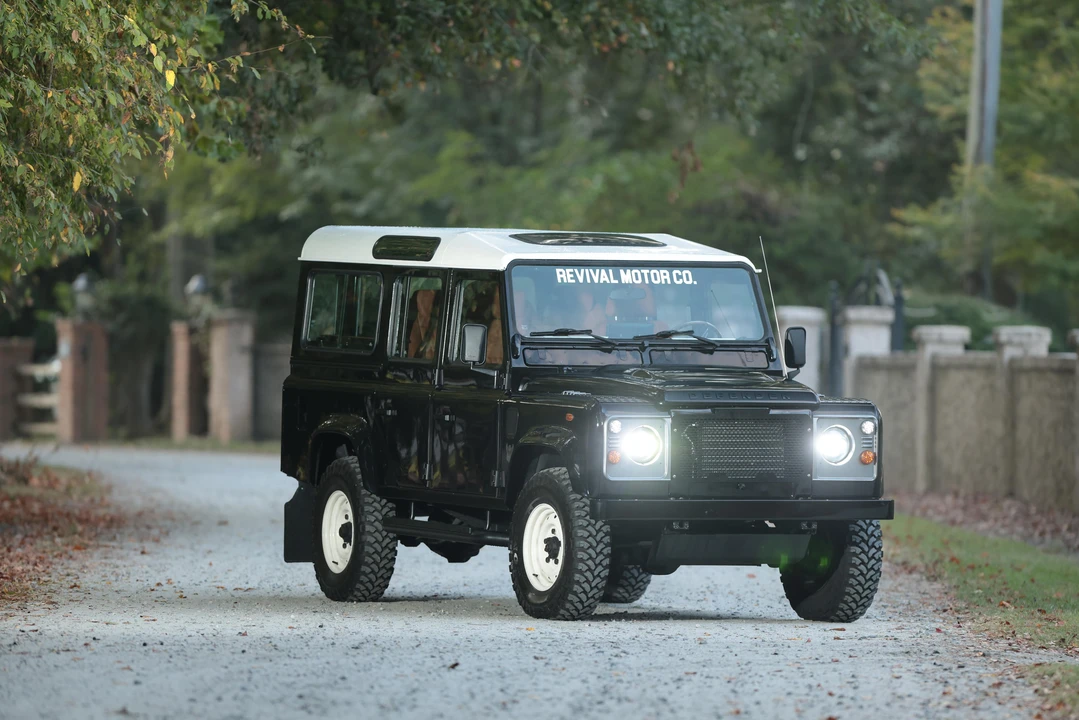 1997 Land Rover Defender 110 - Image 6 of 31