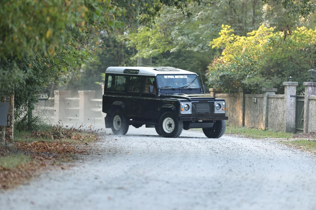 1997 Land Rover Defender 110 - Image 9 of 31