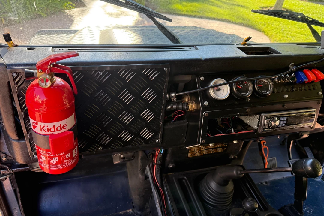 1997 Land Rover Defender 110 - Image 28 of 31