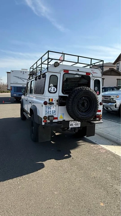 1997 Land Rover Defender 110 - Image 3 of 10