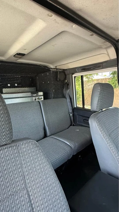 1997 Land Rover Defender 110 - Image 7 of 10