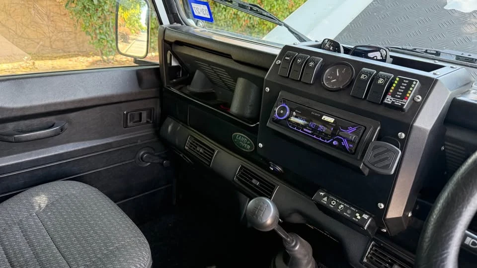 1997 Land Rover Defender 110 - Image 8 of 10