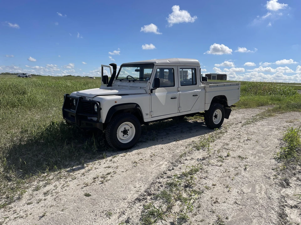 1997 Land Rover Defender 130 - Image 8 of 31