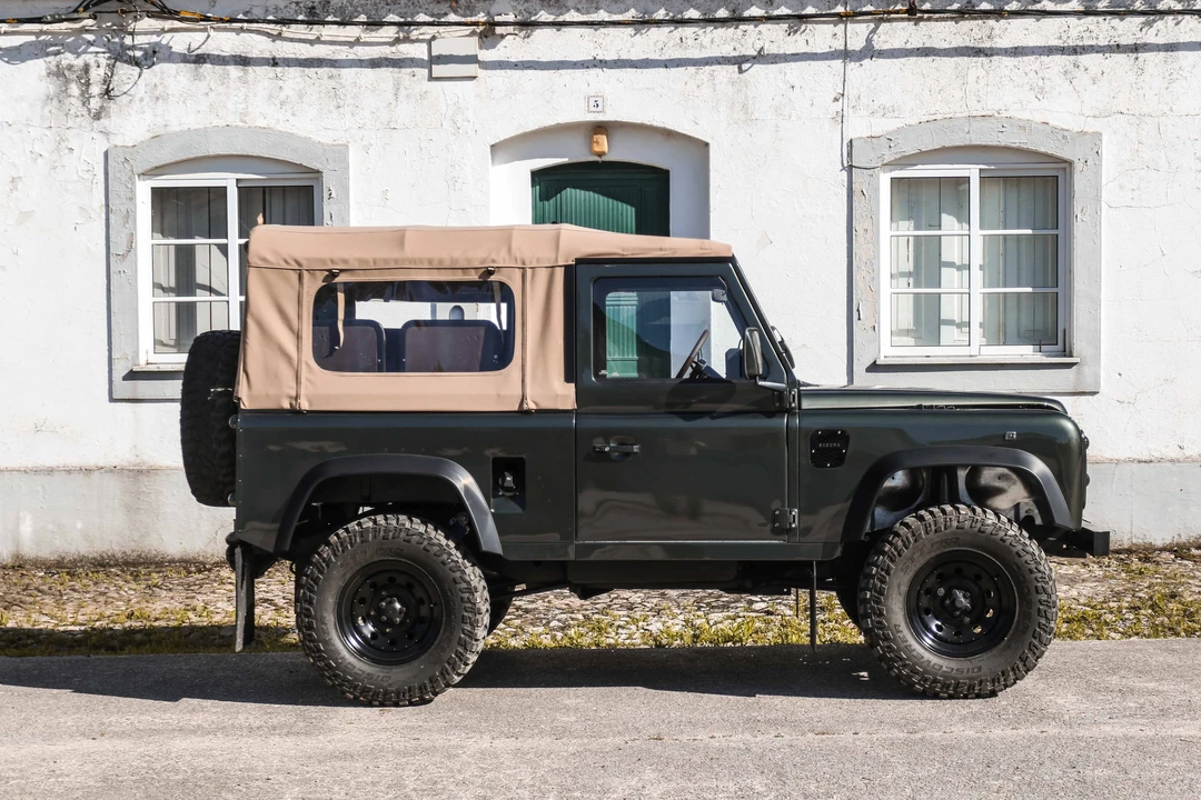 1997 Land Rover Defender 90 - Image 8 of 31