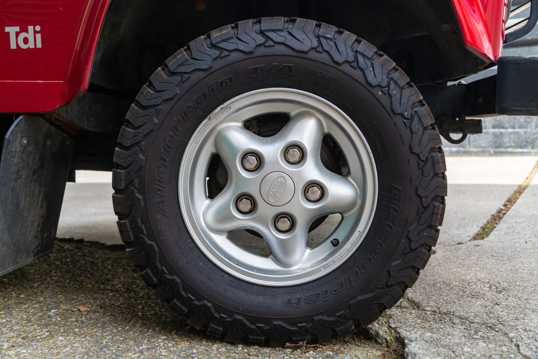 1997 Land Rover Defender 90 - Image 9 of 30