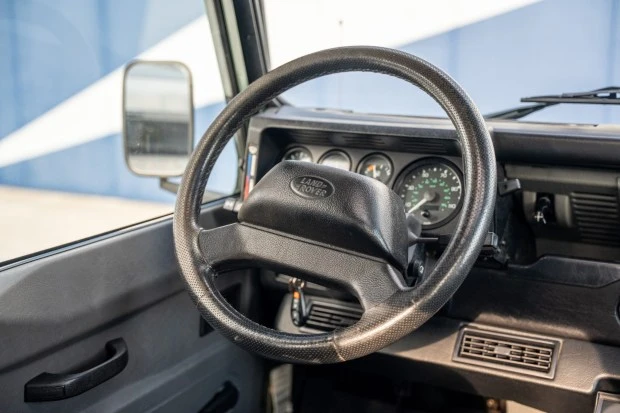 1997 Land Rover Defender 90 - Image 6 of 8