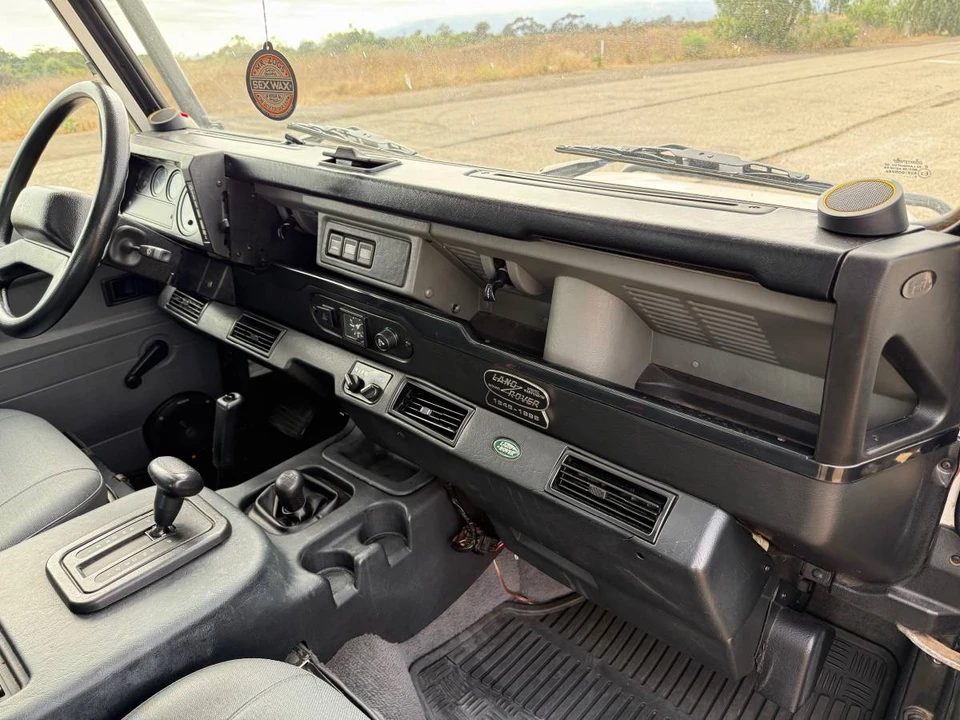 1997 Land Rover Defender 90 - Image 10 of 23