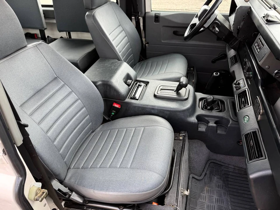 1997 Land Rover Defender 90 - Image 12 of 23