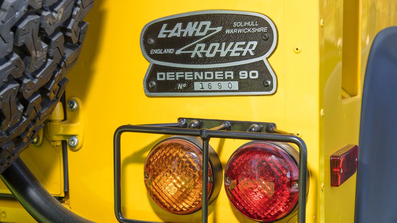 1997 Land Rover Defender 90 - Image 7 of 31