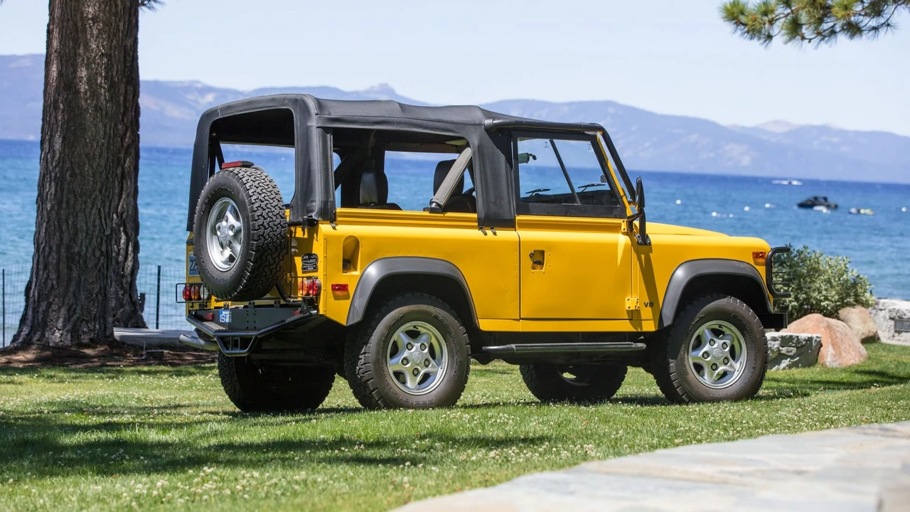1997 Land Rover Defender 90 - Image 2 of 31