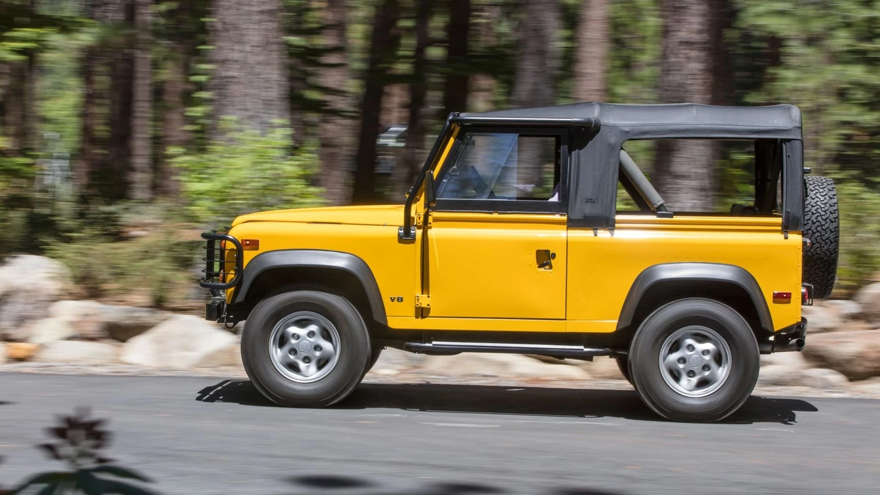 1997 Land Rover Defender 90 - Image 5 of 31