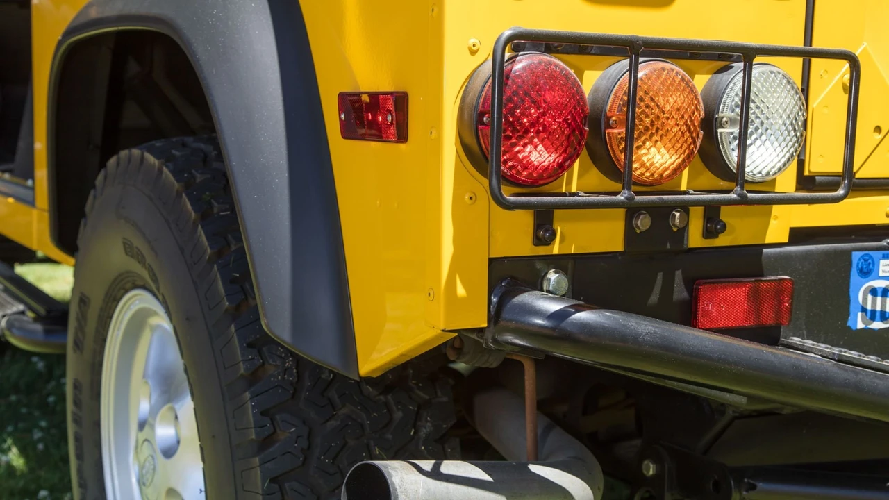 1997 Land Rover Defender 90 - Image 19 of 31